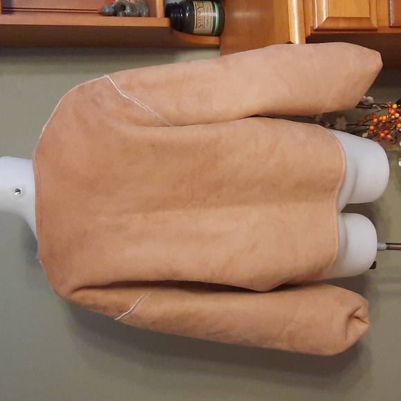 Express reversible suede/sherpa jacket. - Picture 13 of 15